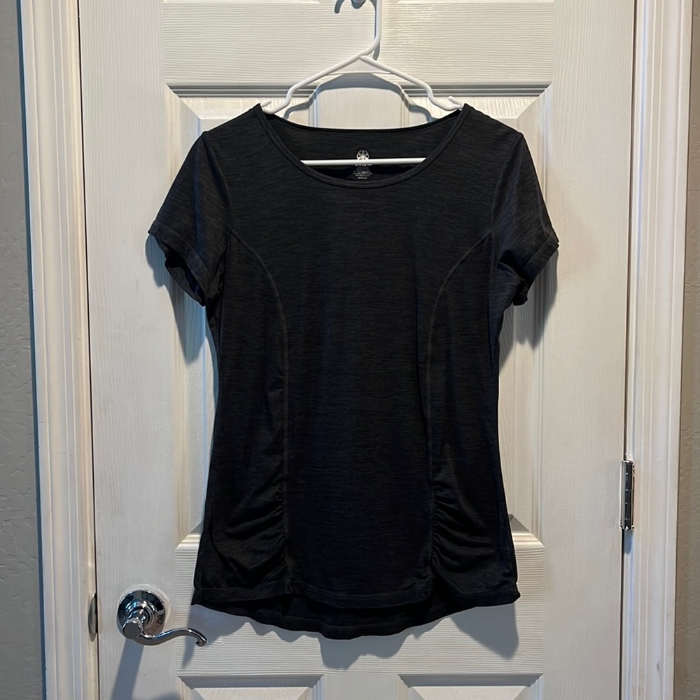 Women’s GAIAM grey shirt sleeve yoga shirt size medium